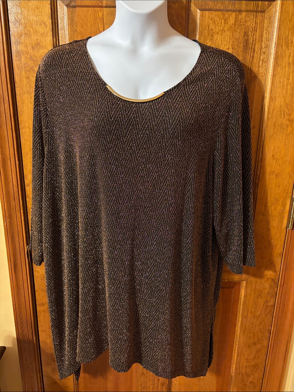Metallic Black and Gold Scoop Neck 3/4 Sleeve Top